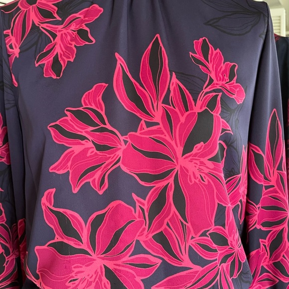 Miss Los Angeles flowy mock neck top XS - Picture 3 of 7